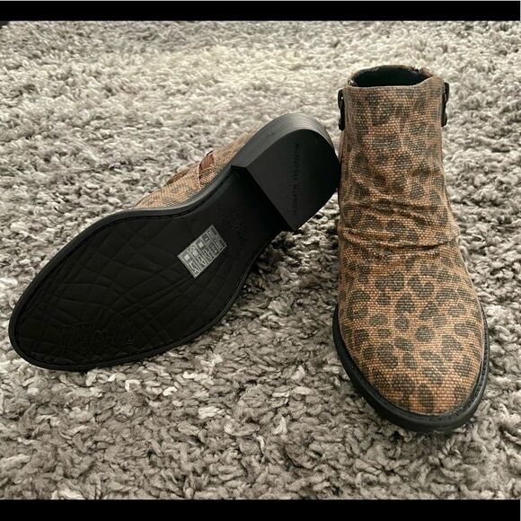NIB Blowfish Leopard Canvas Booties - Picture 7 of 9